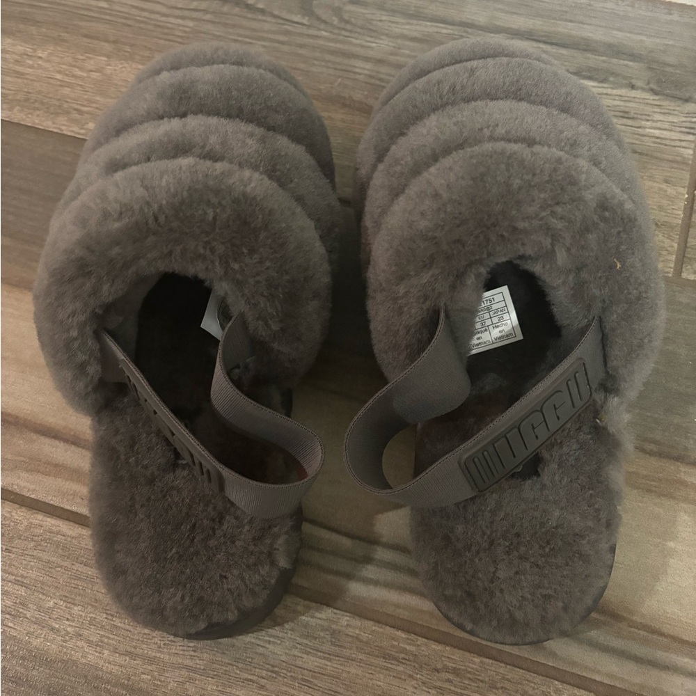 UGG Gray Fuzzy Platform Slippers w/ Ankle Strap Size 6 Women's